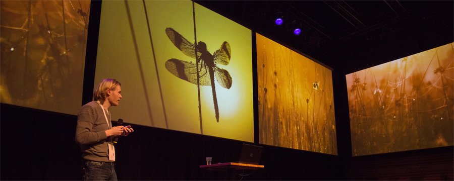 Lezing op 9 schermen in pakhuis de Zwijger door Johannes Klapwijk