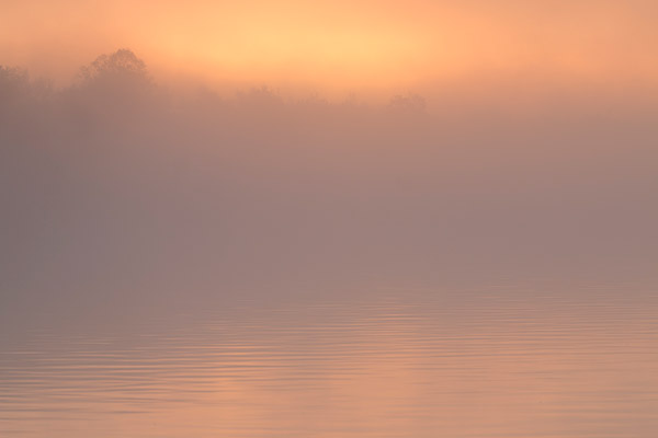 Zonsopkomst boven een ven in het Holtingerveld