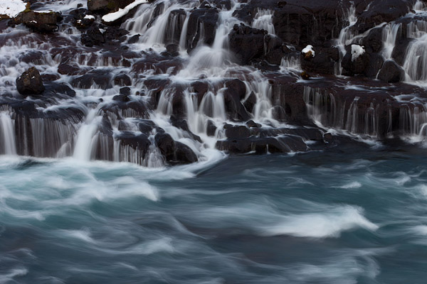 Hraunfossar - lava watervallen