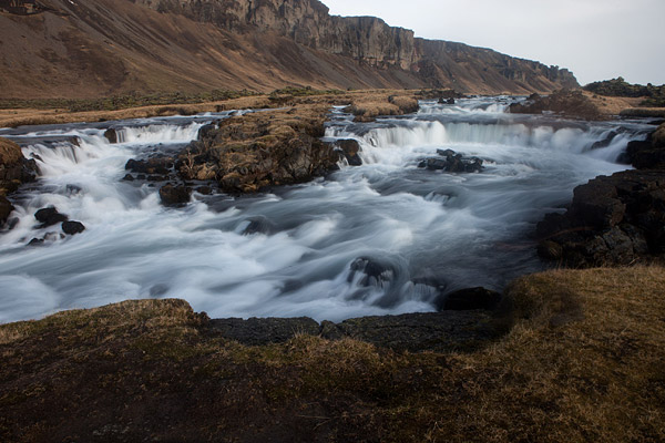 Stroomversnelling abstract bij Kirkjubjarklaustur